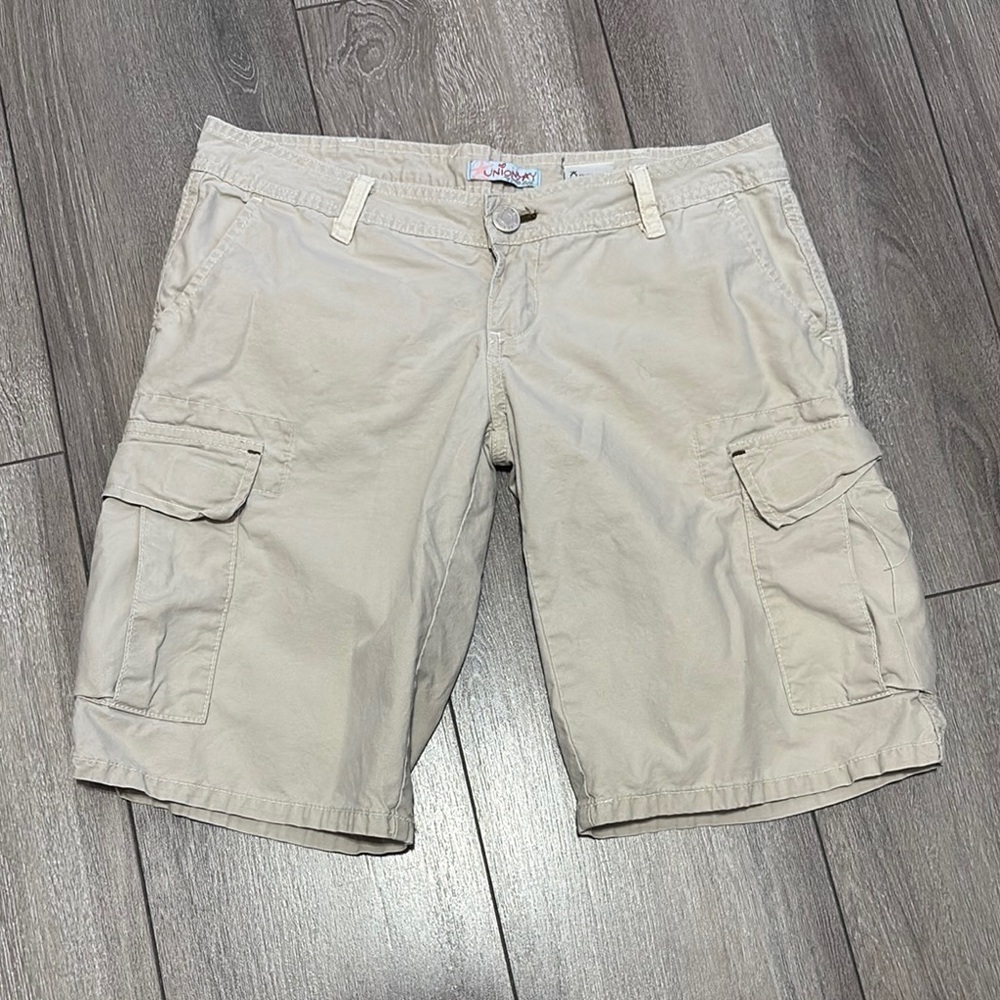 UNIONBAY Tan Cargo Shorts Relaxed Fit Mid-Length